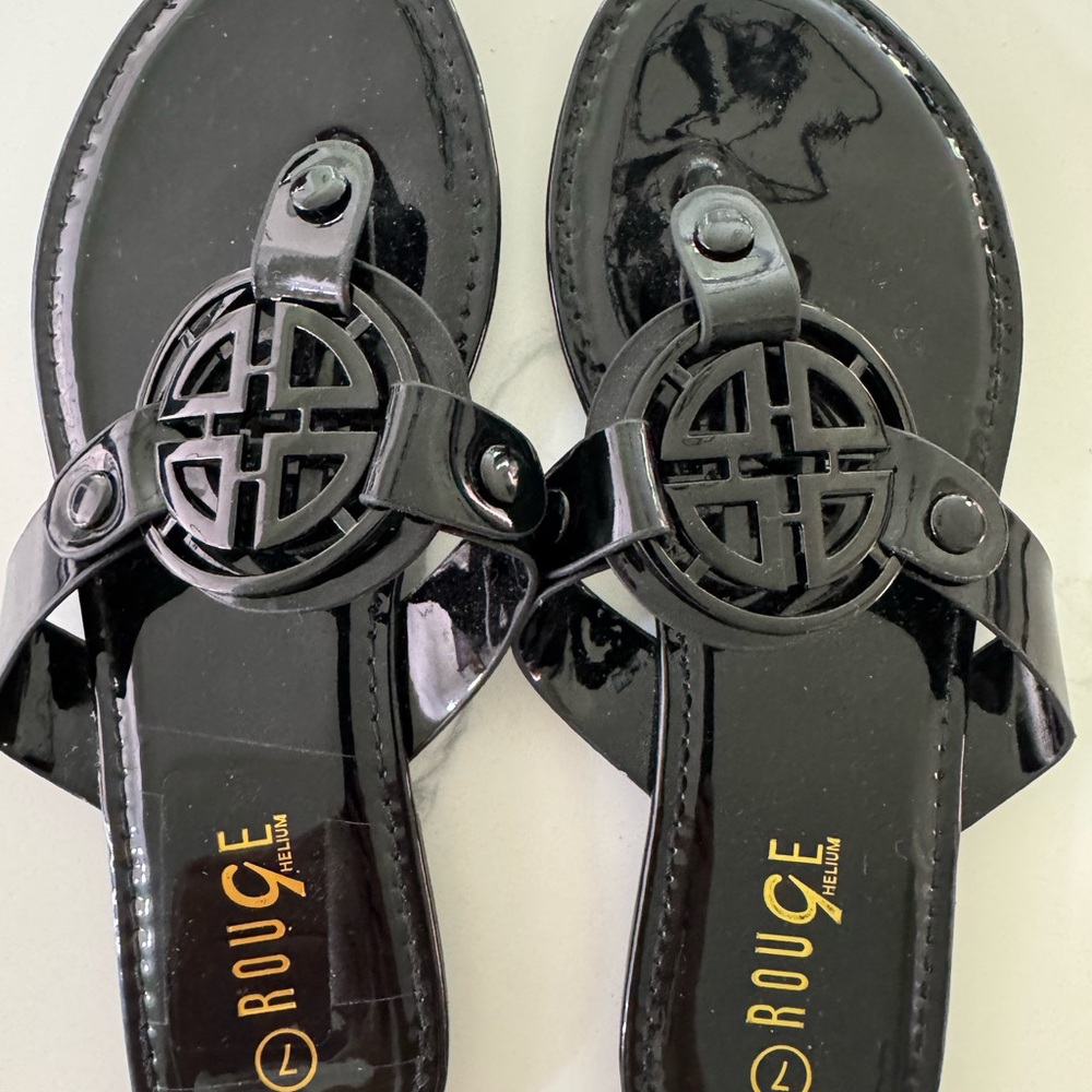 Rouge Helium Black Sandals with Medallion Design